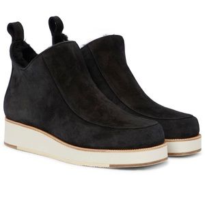 Shearling suede boots! Gabriela Hearst